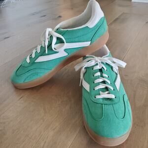 NWOB Madden Girl Green Sneakers Casual Lace Up Shoes Women's Size 10 Suede Type